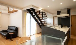 フローリングとフロアタイルの施工方法の違いのイメージ画像